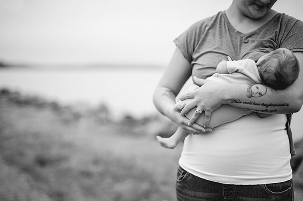 世界母乳喂养周：来看看这些闪耀母性光辉的瞬间