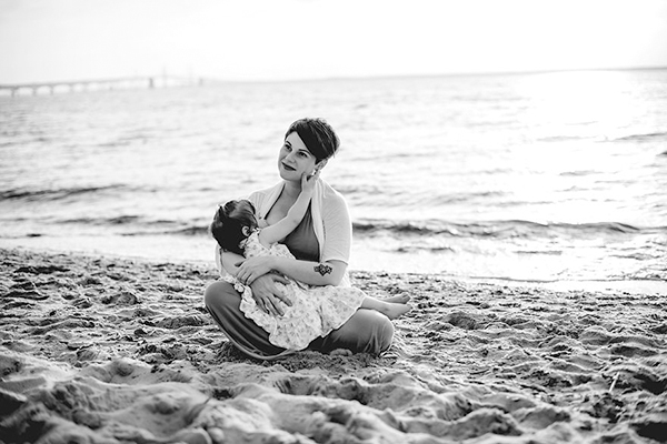 世界母乳喂养周：来看看这些闪耀母性光辉的瞬间