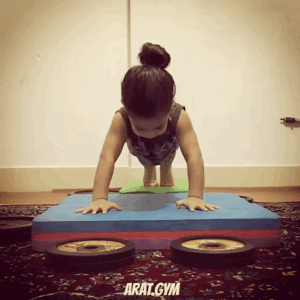 健身Boy挑战高难度，3岁网红惊呆成年人