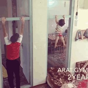 健身Boy挑战高难度，3岁网红惊呆成年人