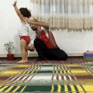 健身Boy挑战高难度，3岁网红惊呆成年人