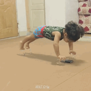 健身Boy挑战高难度，3岁网红惊呆成年人