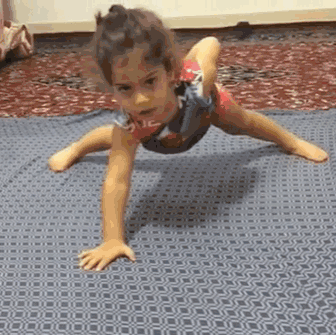 健身Boy挑战高难度，3岁网红惊呆成年人