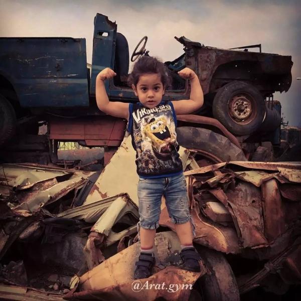 健身Boy挑战高难度，3岁网红惊呆成年人