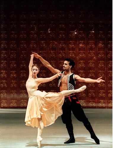 中国芭蕾：用先进手段和世界语言讲中国故事