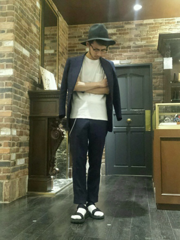 要做时髦男神掌门人？那你得知道袢带凉鞋VS袜子的穿法