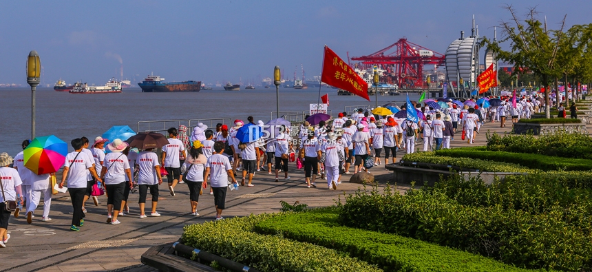 南通举行庆祝 8.12南通体育曰 2016大型健身走活动 (1).jpg