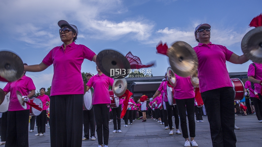 南通举行庆祝 8.12南通体育曰 2016大型健身走活动 (4).jpg
