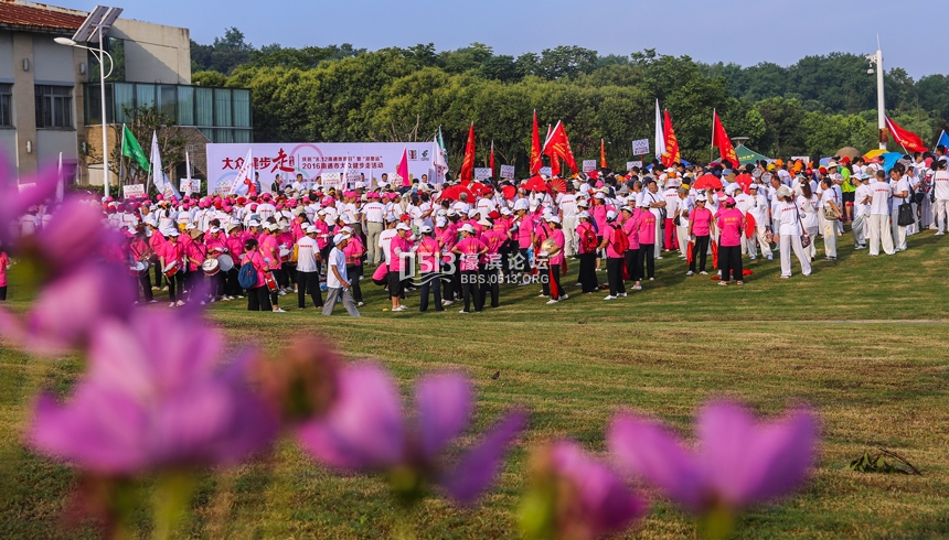 南通举行庆祝 8.12南通体育曰 2016大型健身走活动 (5).jpg