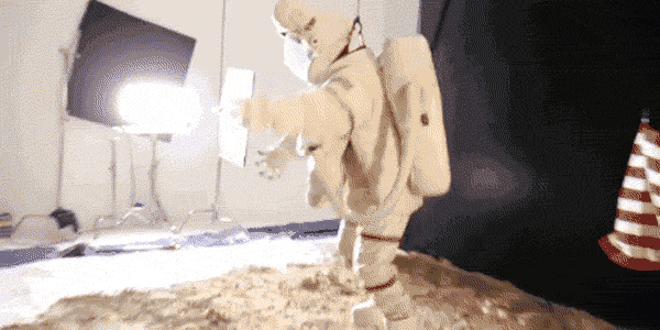 美国第一次登月到底是真是假？有人还原场景做了验证