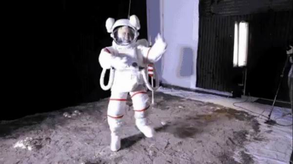 美国第一次登月到底是真是假？有人还原场景做了验证