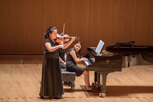 首届上海斯特恩国际小提琴赛开赛，选手和评委水平双高