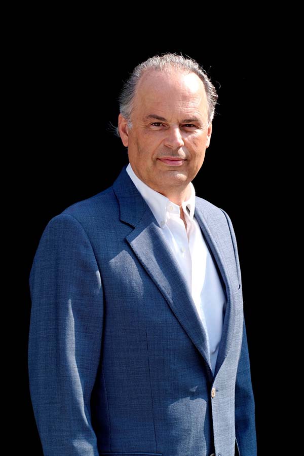 首届上海斯特恩国际小提琴赛开赛，选手和评委水平双高