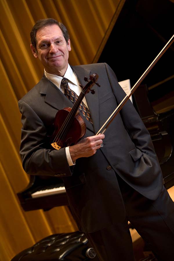 首届上海斯特恩国际小提琴赛开赛，选手和评委水平双高