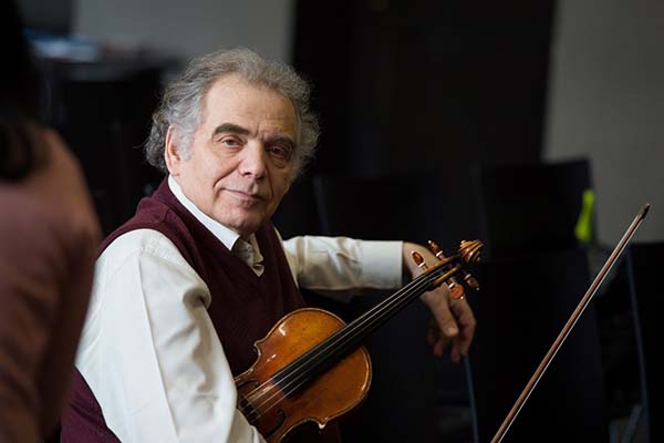 首届上海斯特恩国际小提琴赛开赛，选手和评委水平双高