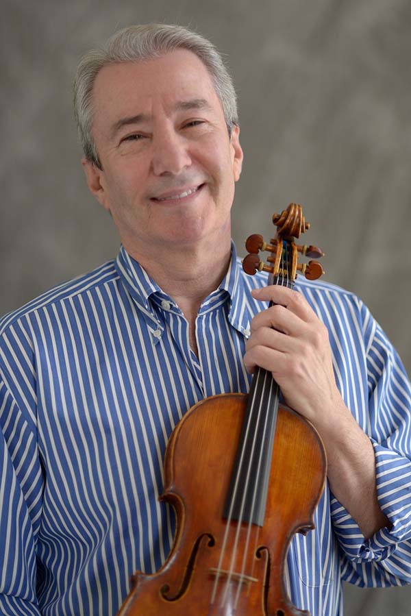 首届上海斯特恩国际小提琴赛开赛，选手和评委水平双高