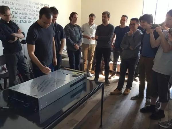 AI硬件军备竞赛：英伟达联手谷歌、马斯克大战英特尔