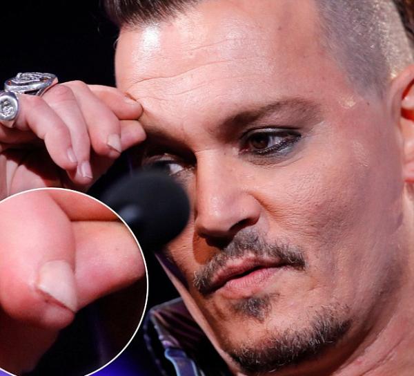 前妻把700万美元分手费全捐了，强尼·德普的离婚大戏落幕