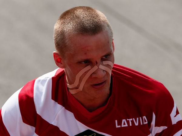 奥运会健儿为什么在身上贴那么多奇怪的布条？