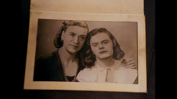 他们演了一套纪录片，讲述让人哭笑不得的真相