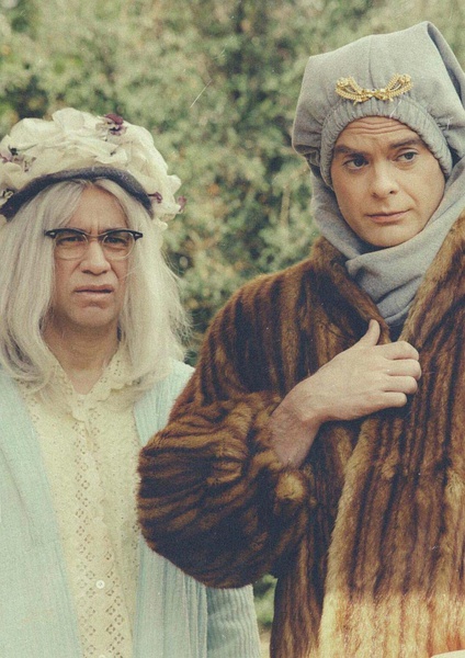 他们演了一套纪录片，讲述让人哭笑不得的真相