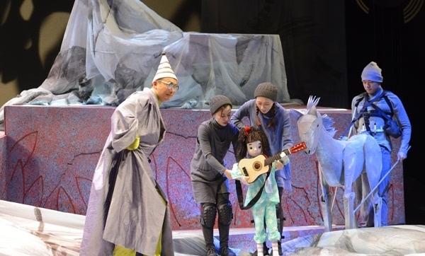 赖声川首部儿童剧《蓝马》上演，聚焦亲子教育困境