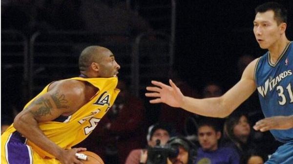 易建联正式签约湖人身披11号，去年他拒绝了科比的邀请