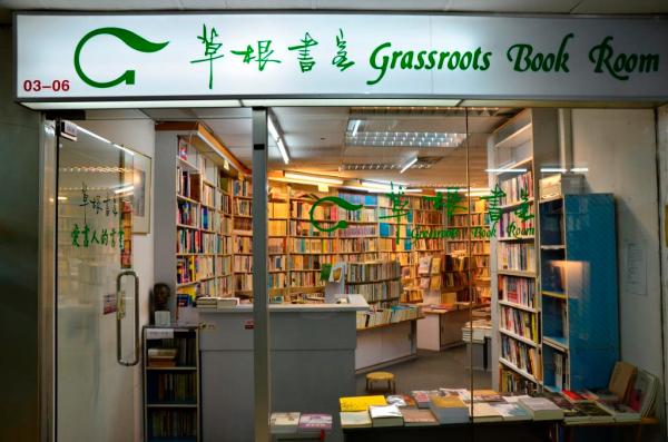 在华文教育不占主流的新加坡，这家草根书店是如何坚守的？