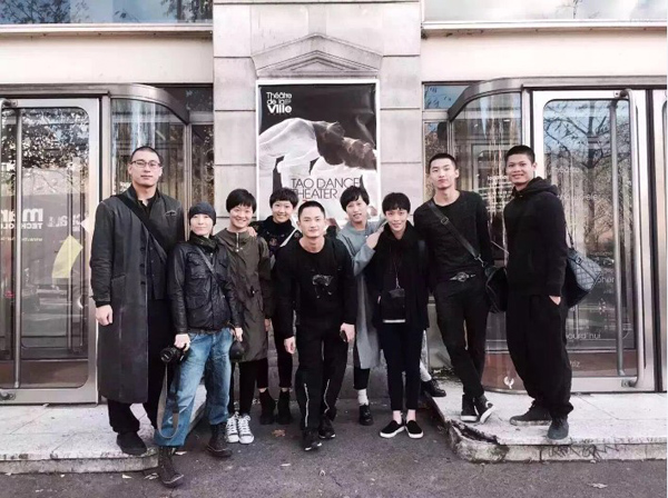 现代舞者很穷，但他们有无敌的身体