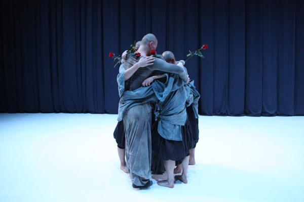 现代舞者很穷，但他们有无敌的身体