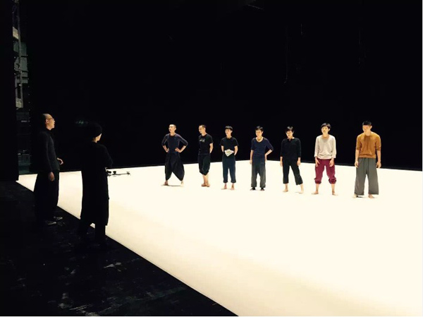 现代舞者很穷，但他们有无敌的身体