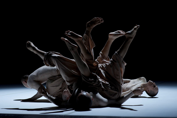 现代舞者很穷，但他们有无敌的身体