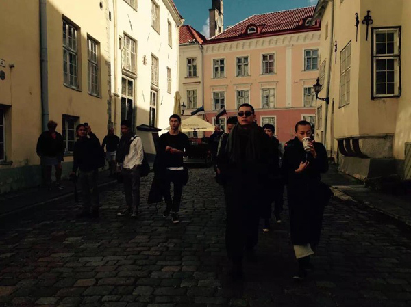 现代舞者很穷，但他们有无敌的身体