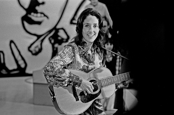 夜半歌声丨你在爱情中得到钻石，还是铁锈？