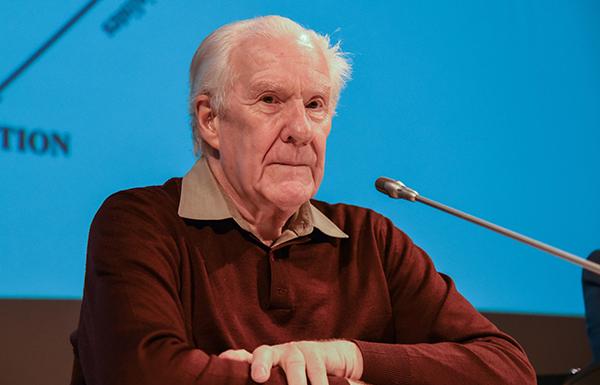 巴迪欧：文学如何超越虚构的世界，构成思想？