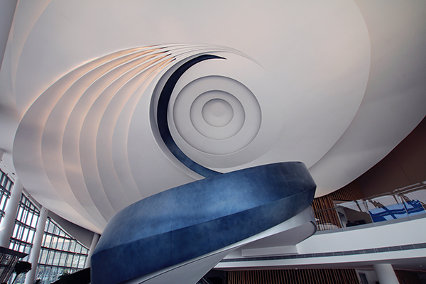 这将是我们大家的舞蹈中心，既有高雅演出，也欢迎广场舞大妈