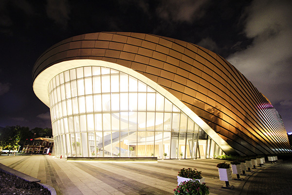 这将是我们大家的舞蹈中心，既有高雅演出，也欢迎广场舞大妈