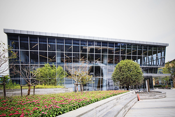 这将是我们大家的舞蹈中心，既有高雅演出，也欢迎广场舞大妈