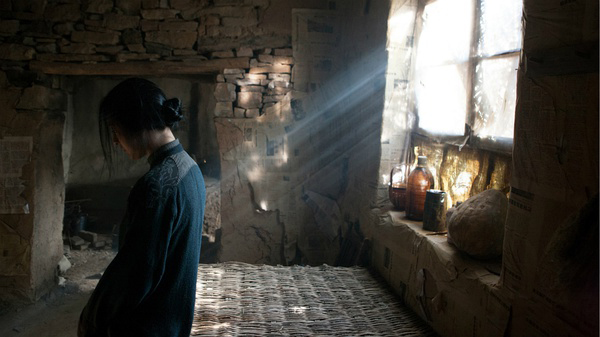 农村题材不一定就得拍得土，比如《喊·山》