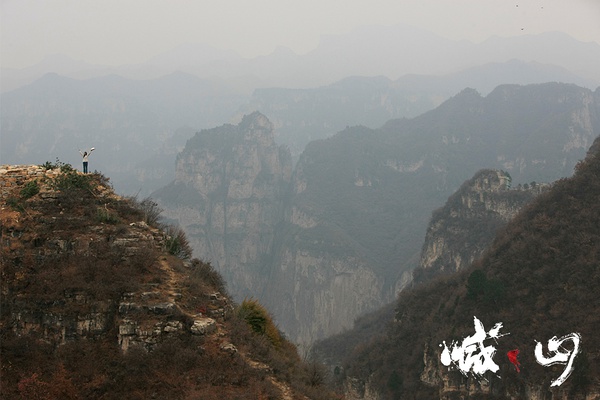 农村题材不一定就得拍得土，比如《喊·山》