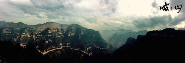 农村题材不一定就得拍得土，比如《喊·山》