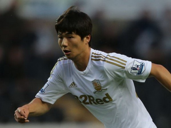 36岁的郑智还在拼命奔跑，我们的“90后”比韩国差了多少