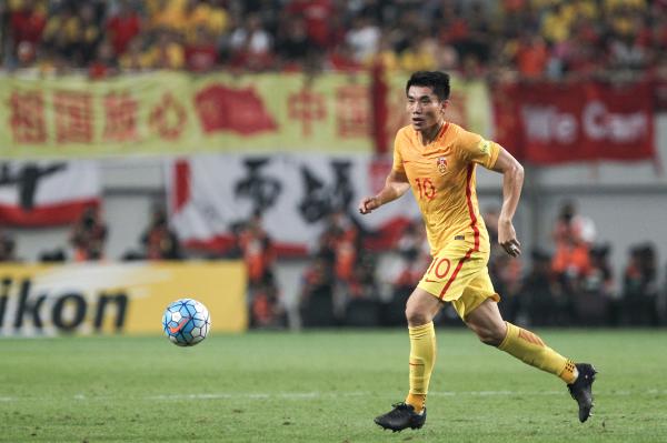 36岁的郑智还在拼命奔跑，我们的“90后”比韩国差了多少