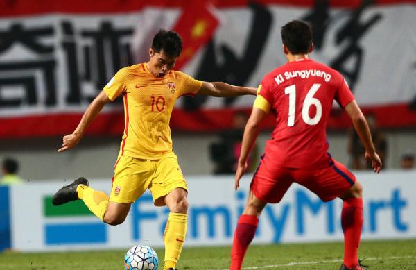 36岁的郑智还在拼命奔跑，我们的“90后”比韩国差了多少