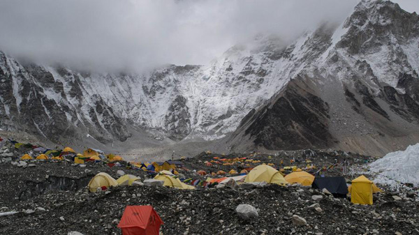 一群登山者靠着“兴奋剂”登顶珠峰？地塞米松成了化学担保？