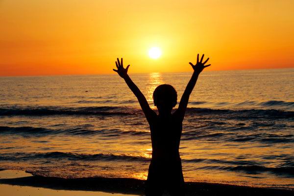 赶紧抓住最后的尾巴，像孩子一样拥抱夏日！