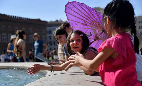 赶紧抓住最后的尾巴，像孩子一样拥抱夏日！