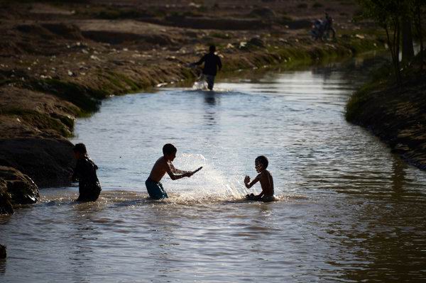 赶紧抓住最后的尾巴，像孩子一样拥抱夏日！