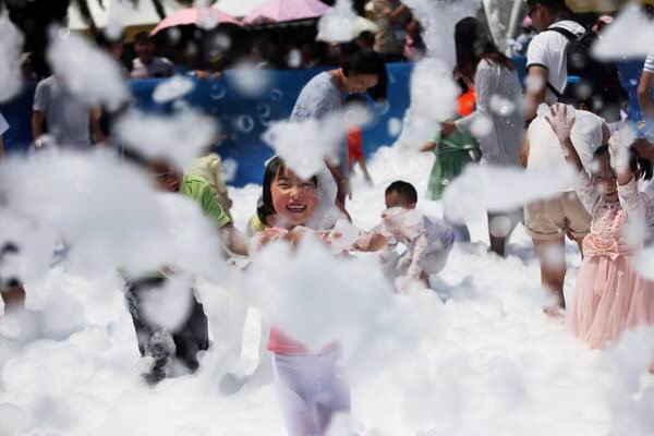 赶紧抓住最后的尾巴，像孩子一样拥抱夏日！