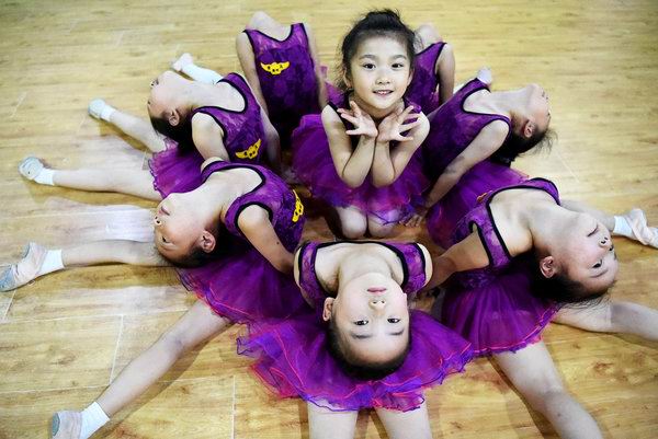赶紧抓住最后的尾巴，像孩子一样拥抱夏日！